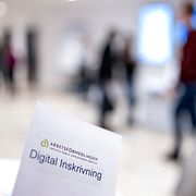 Informationsblad om digital inskrivning på Arbetsförmedlingen på Regementsgatan i Malmö. Arkivbild.