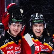 Luleås Petter Emanuelsson jublar efter 3-3-målet.