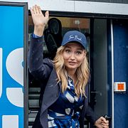Kristdemokraternas partiledare Ebba Busch på sin bussturné.