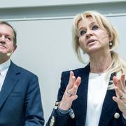 SEB:s ordförande Marcus Wallenberg och avgående chefen Annika Falkengren vid gårdagens presskonferens.