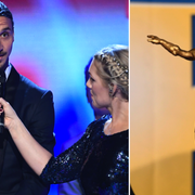 Zlatan Ibrahimovic på Fotbollsgalan. Miniatyr av statyn.