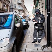 Ambulanspersonal på utryckning fick parkeringsbot.