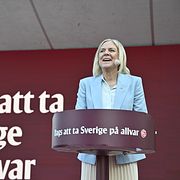 Andersson håller tal.