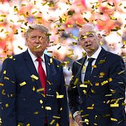 Donald Trump och Gianni Infantino under avslutningen av fotbolls-VM.