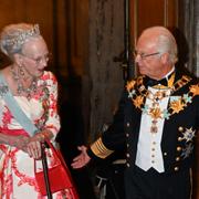 Drottning Margrethe och kung Carl Gustaf anländer till jubileumsbanketten på Stockholms slott vid kungens 50-årsjubileum på tronen den 15 september 2023. 