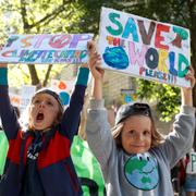 Akrivbild. Barn deltar i klimatprotest i Westminster 2021.