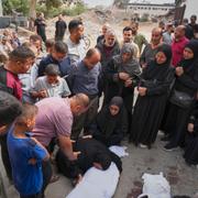 Sörjande i Gaza.