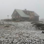 Arkivbild. Även för två år sedan var Låktatjåkkos fjällstation först ut med snö. 