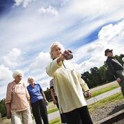 Arkivbild: Pensionärer spelar boule