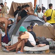 Arkivbild. Migranter på stranden El Trampolín i Ceuta den 2 september.