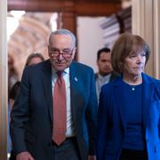 Chuck Schumer och senatorn Tina Smith på torsdagen.