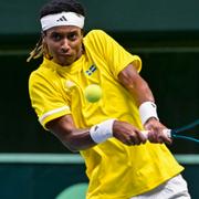 Mikael Ymer i den inledande tennismatchen mot världsåttan Alex de Minaur i Davis Cup-mötet mellan Sverige och Australien.