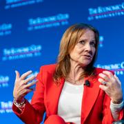 GM:s vd Mary Barra under en Economic Club-intervju med David Rubenstein i december 2023.