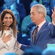 Tidigare har Nigel Farage utmålat Suella Braverman som en motståndare i etablissemanget, nu har hon gått med i hans parti.