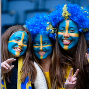 Arkivbilder. Per Gessle (t v), fotbollsfans (mitten), Linnea Henriksson (t h).
