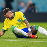 Neymar skadade sin fotled under matchen mot Serbien. 