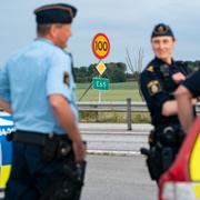 Arkivbild från i juni. Polis vid E65 mellan Ystad och Malmö. 