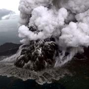 Den vulkaniska ön  Anak Krakatau