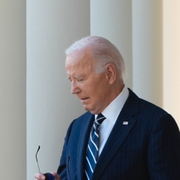 En bild på en gruvarbetare och en bild på Joe Biden. 