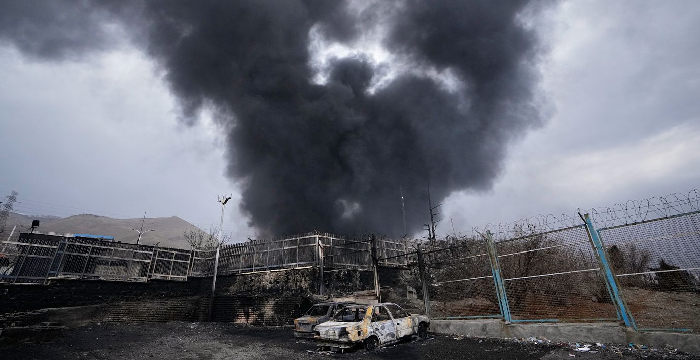 Arkivbild från en amerikansk-israelisk attack mot en oljedepå i Teheran den 8 mars.