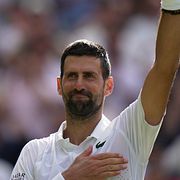 Novak Djokovic firar sin seger.