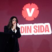 
Vänsterpartiets partiledare Nooshi Dadgostar (V) talar under Vänsterpartiets valvaka