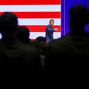 Arkivbild: Försvarsminister Pete Hegseth på scen i slutet av september. 