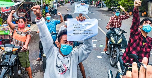Protester mot juntan i Mandalay. AP