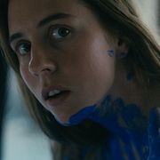 Carla Sehn spelar huvdrollen.