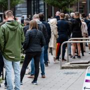 Kö utanför vallokalen i Fågelbacksskolan i Malmö på söndagen.