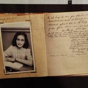 Bild från utställning om Anne Frank på Westerbork Remembrance Centre i nederländska Hooghalen /Illustrationsbild