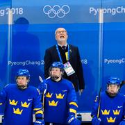 Leif Boork i båset under kvartsfinalen mot Finland.