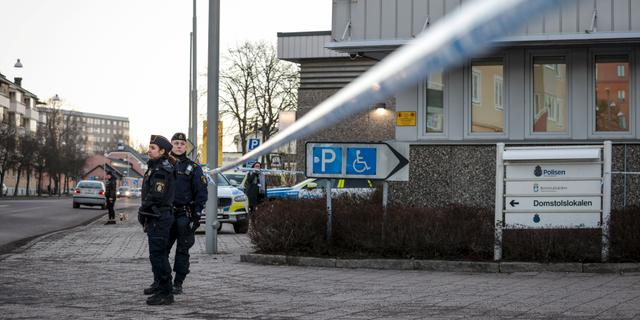 Polis Angripen – Misstänkt Man Skjuten I Benet