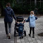 En småbarnsfamilj. Bilden har ingen koppling till innehållet i artikeln.