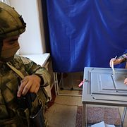 Röstning i den ryskockuperade regionen Donetsk, Ukraina, den 18 september 2026.