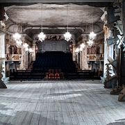 Från föreställningen, inifrån teatern.