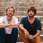 Kings of Convenience och AJ Tracey/Arkivbilder