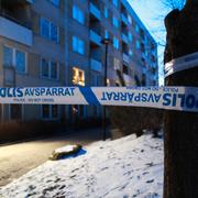 Polisens avspärrningar vid brottsplatsen 