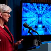 USA:s energiminister Jennifer Granholm under en pressträff. 