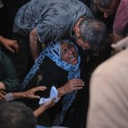 Mamma till person som dödats i samband med en matutdelning i staden Gaza, 3 juli 2025. 