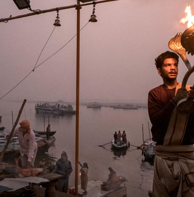 A Hindu ritual on the banks of the Ganges River in Varanasi, northern India, on Dec. 19, 2022. Prime Minister Narendra Modi has chosen Varanasi as a core vehicle of his assertion of India as a Hindu nation, raising tensions with Muslims. (Mauricio Lima/The New York Times) MAURICIO LIMA / NYT