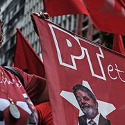 Anhängare till Rousseff demonstrerade i Rio på tisdagen