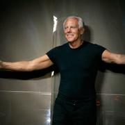 Modeskaparen Giorgio Armani när han presenterade höst- och vinterkollektionen för 2008–2009. 