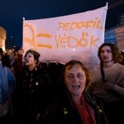 Protester i Budapest i fredags efter avslöjandet om benådningen.