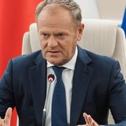 Donald Tusk på krismötet i morse.
