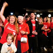 Labor-partiet under lördagens valvaka.