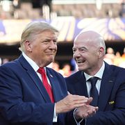 Donald Trump vägrade först lämna podiet när Spanien firade VM-guldet.