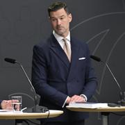 Den särskilda utredaren Kirsi Laakso Utvik och migrationsminister Johan Forssell (M) under veckans pressträff.