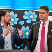 Jimmie Åkesson, partiledare, och Oscar Sjöstedt, ekonomisk-politisk talesperson, presenterar Sverigedemokraternas valmninfest under en pressträff i Riksdagens presscenter. 