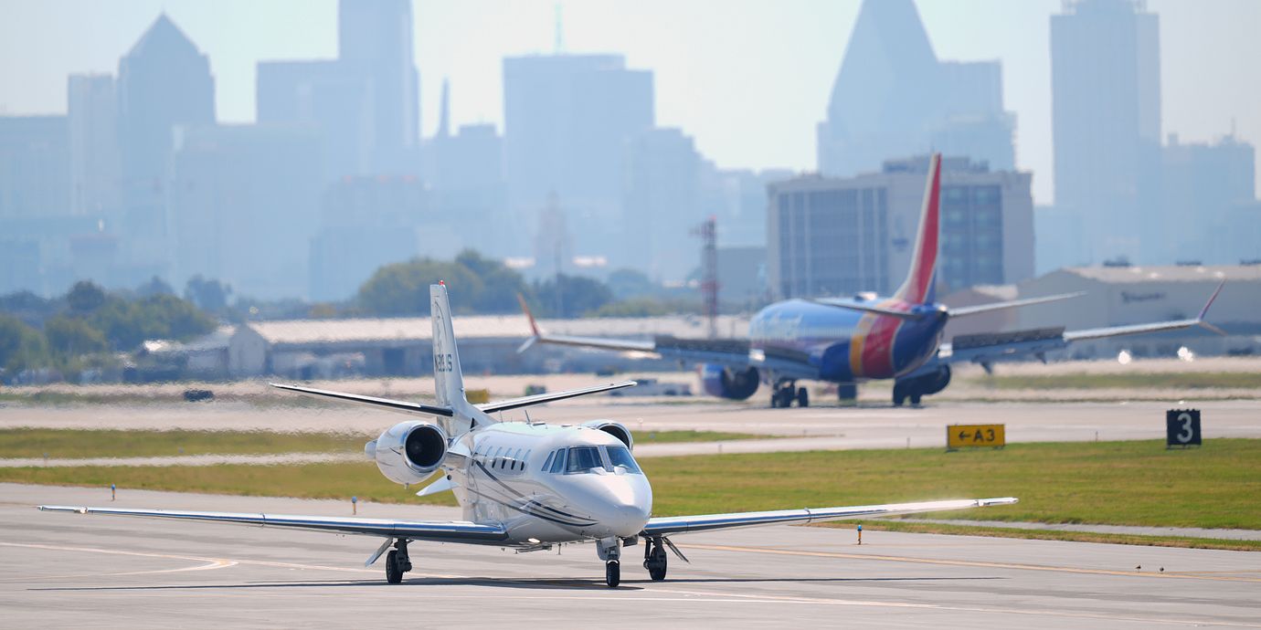 Ett privatflygplan på flygplatsen i Dallas.